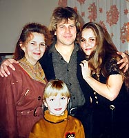 Алексей Глызин и и Татьяна из Вологды, а также её мама и племянница, декабрь 1995-го года