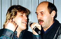 Алексей Глызин со своим звукорежиссёром Виктором Тищенко, фото от Татьяны из Вологды, декабрь 1995-го года